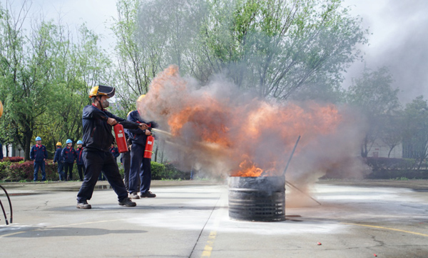 鋼構(gòu)公司開展消防應急演練活動 鋼構(gòu)公司開展消防應急演練活動