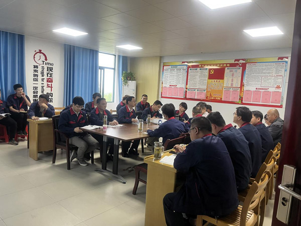 王伍升到建材研究室、建材公司調(diào)研